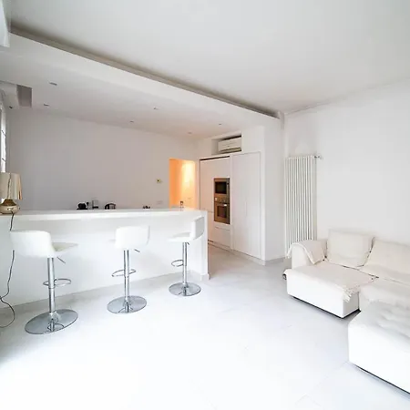 Hbhall Navigli 6b Milan