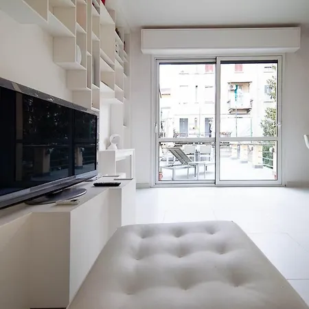 Hbhall Navigli 6b * Milan