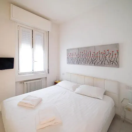 Apartment Hbhall Navigli 6b Milan